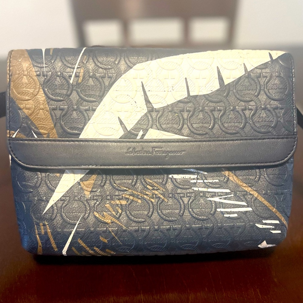 Salvarore Ferragamo men’s vintage genuine leather crossbody